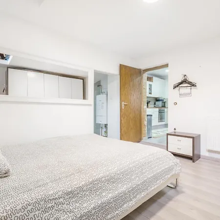 Appartamento Anyroomdirect Private In Laatzen Near Exhibition Agency