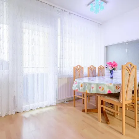 Apartment Anyroomdirect Private In Laatzen Near Exhibition Agency Hannover