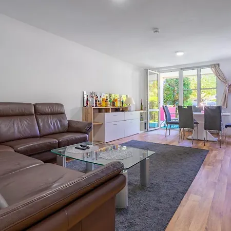 Anyroomdirect Private In Laatzen Near Exhibition Agency Apartment