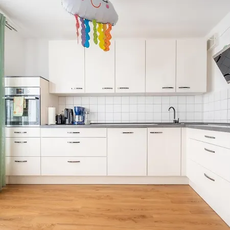 Apartment Anyroomdirect Private In Laatzen Near Exhibition Agency Hannover