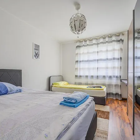 Apartment Anyroomdirect Private In Laatzen Near Exhibition Agency *