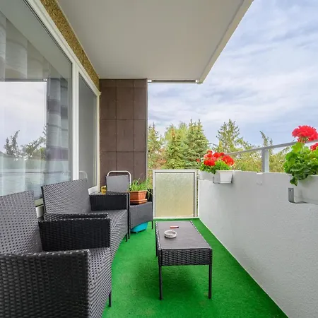 Apartment Anyroomdirect Private In Laatzen Near Exhibition Agency