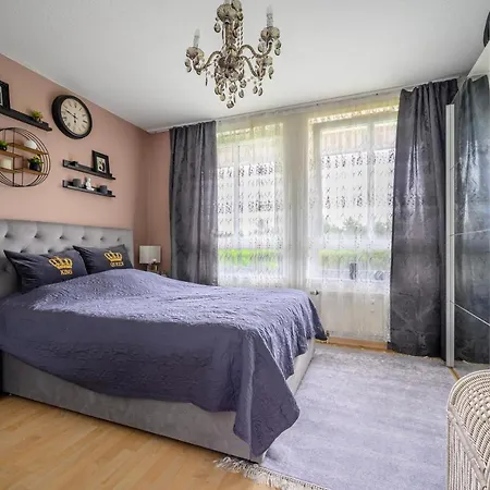 Apartment Anyroomdirect Private In Laatzen Near Exhibition Agency